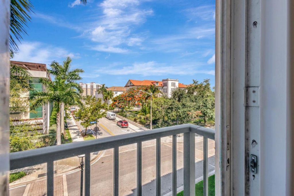 720 S Sapodilla Avenue, Unit 303, West Palm Beach, FL 33401 Photo