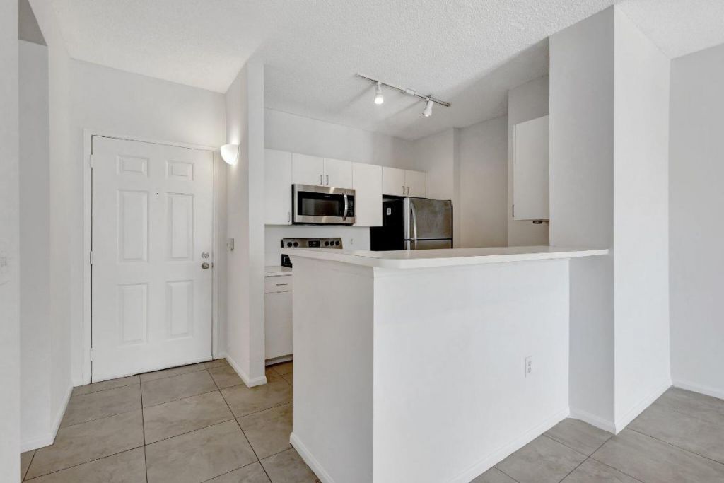 720 S Sapodilla Avenue, Unit 303, West Palm Beach, FL 33401 Photo