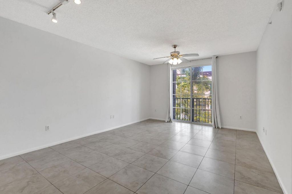 720 S Sapodilla Avenue, Unit 303, West Palm Beach, FL 33401 Photo