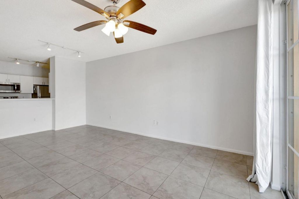 720 S Sapodilla Avenue, Unit 303, West Palm Beach, FL 33401 Photo