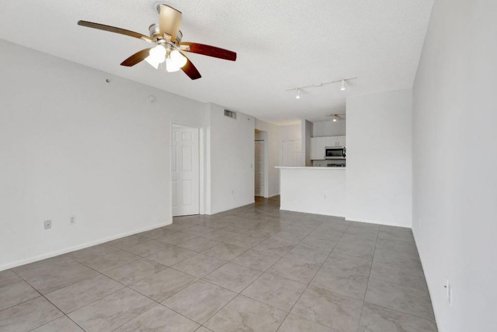 720 S Sapodilla Avenue, Unit 303, West Palm Beach, FL 33401 Photo