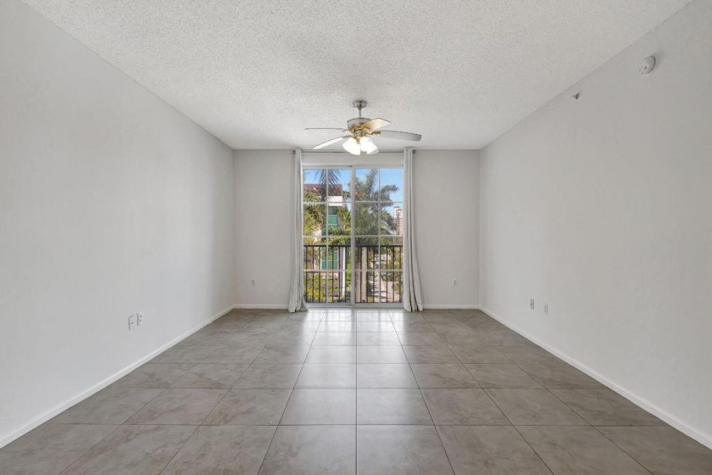 720 S Sapodilla Avenue, Unit 303, West Palm Beach, FL 33401 Photo