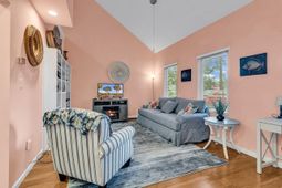 724 Juniper Dr. photo 4