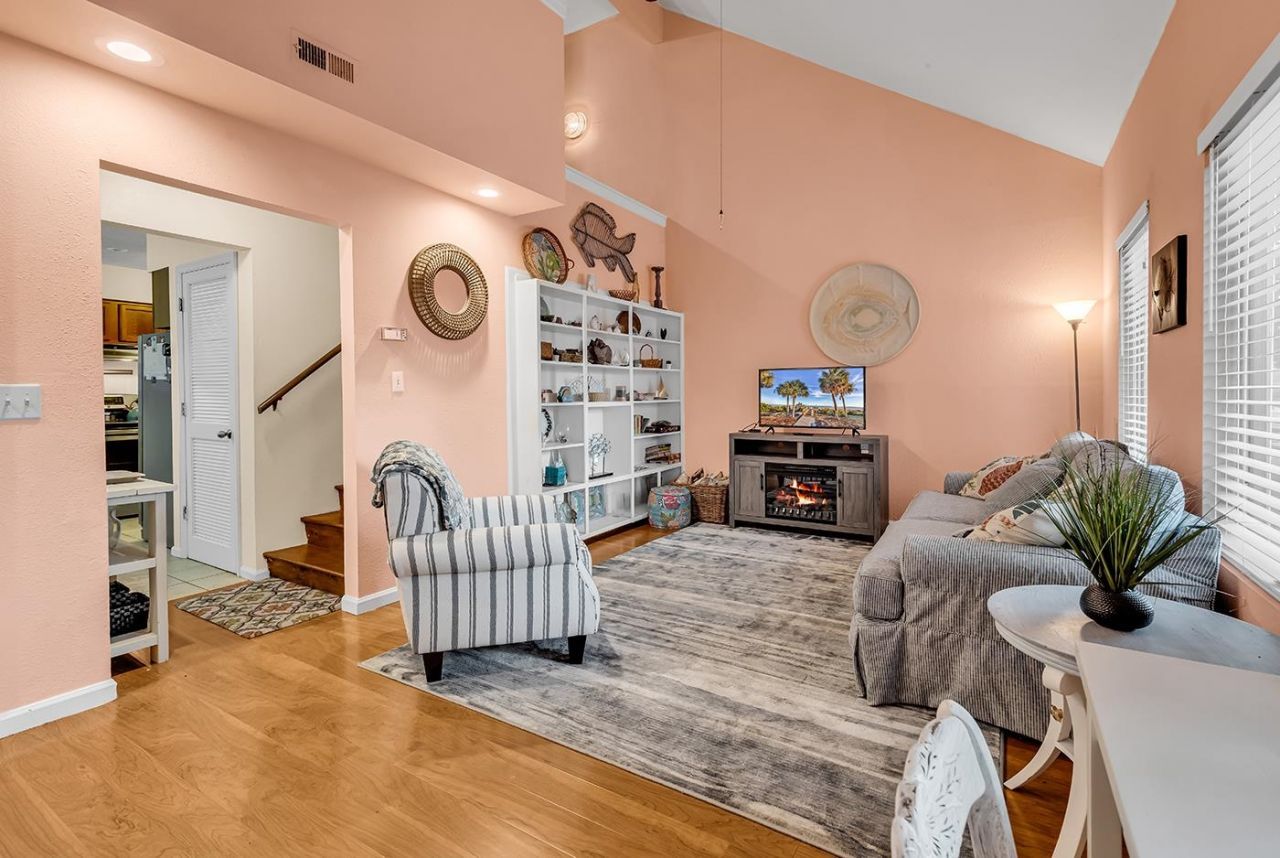 724 Juniper Dr. Photo 5