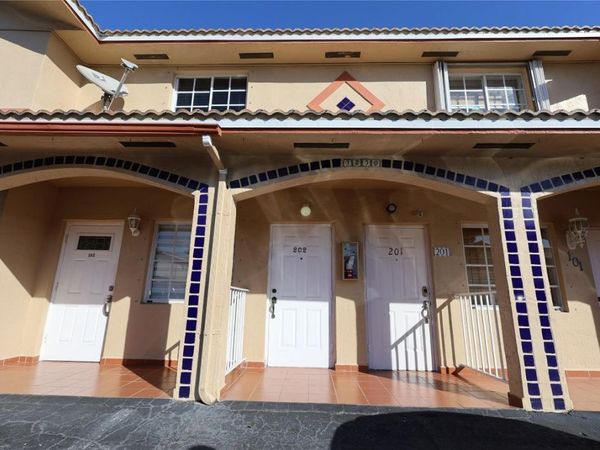 3250 W 70th St, Unit 202, Hialeah, FL 33018