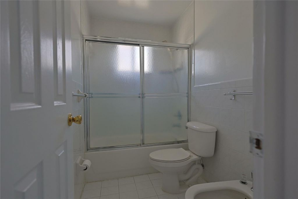 3250 W 70th Street, Unit 202, Hialeah, FL 33018 Photo