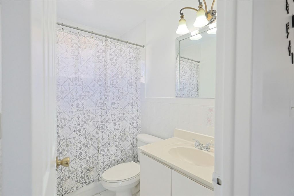 3250 W 70th Street, Unit 202, Hialeah, FL 33018 Photo