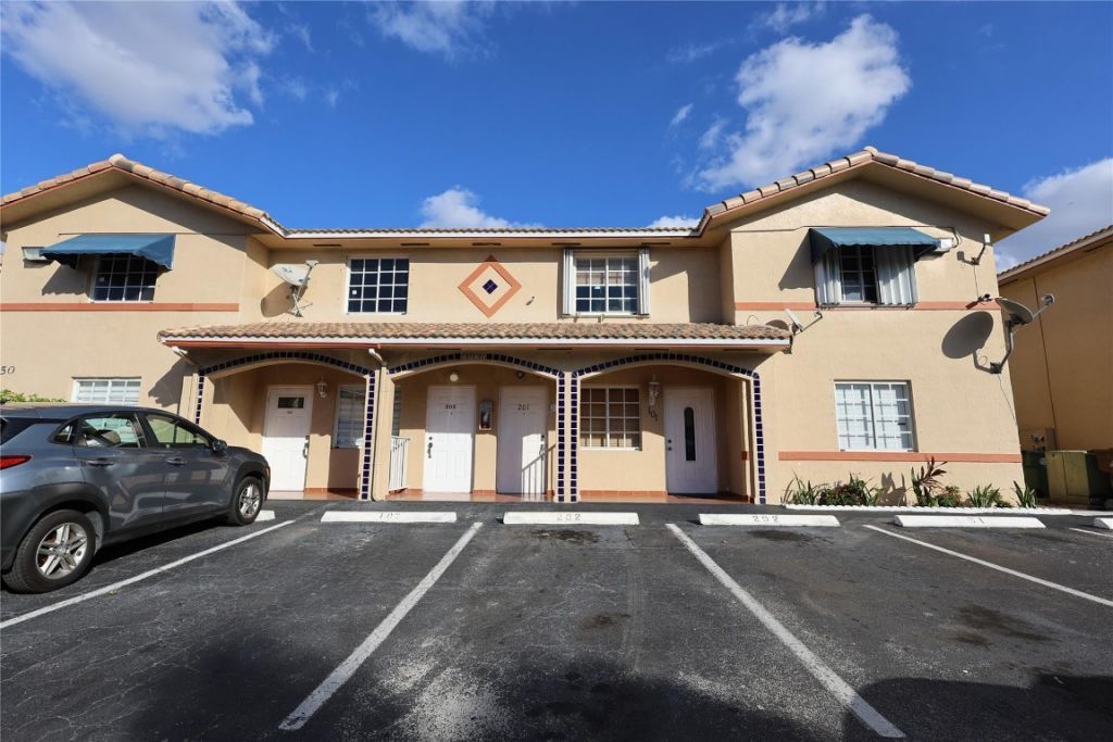 3250 W 70th Street, Unit 202, Hialeah, FL 33018 Photo