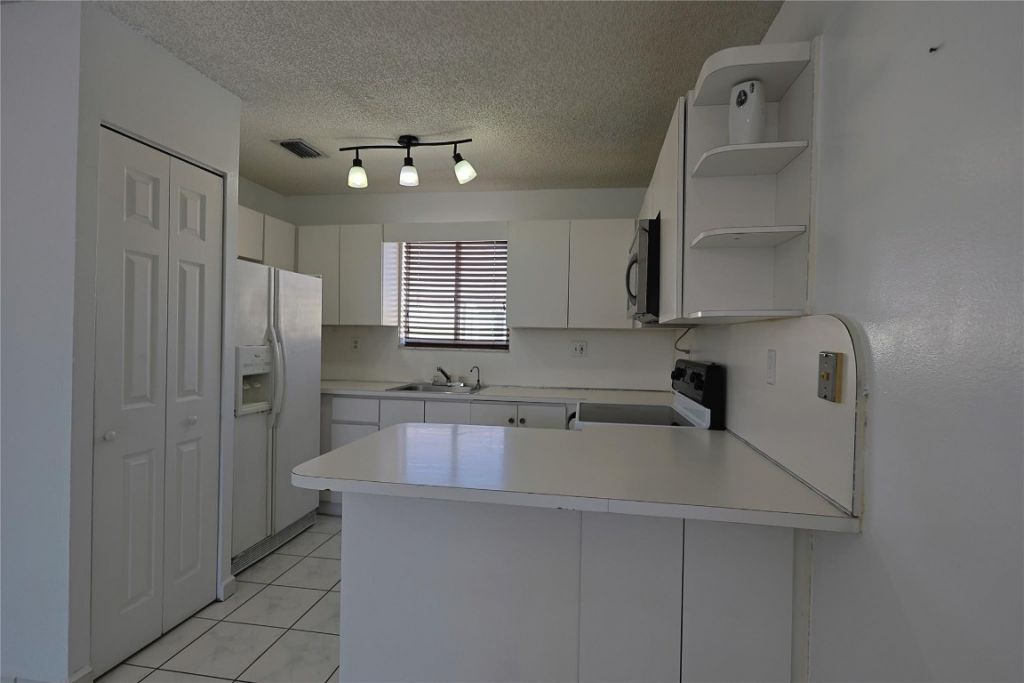 3250 W 70th Street, Unit 202, Hialeah, FL 33018 Photo