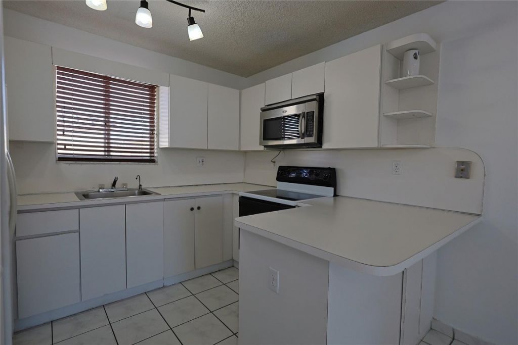 3250 W 70th Street, Unit 202, Hialeah, FL 33018 Photo
