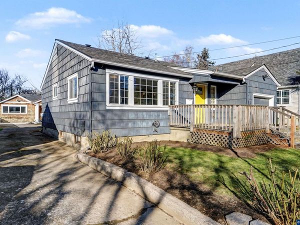 995 Garnet (-985) St NE, Salem, OR 97301