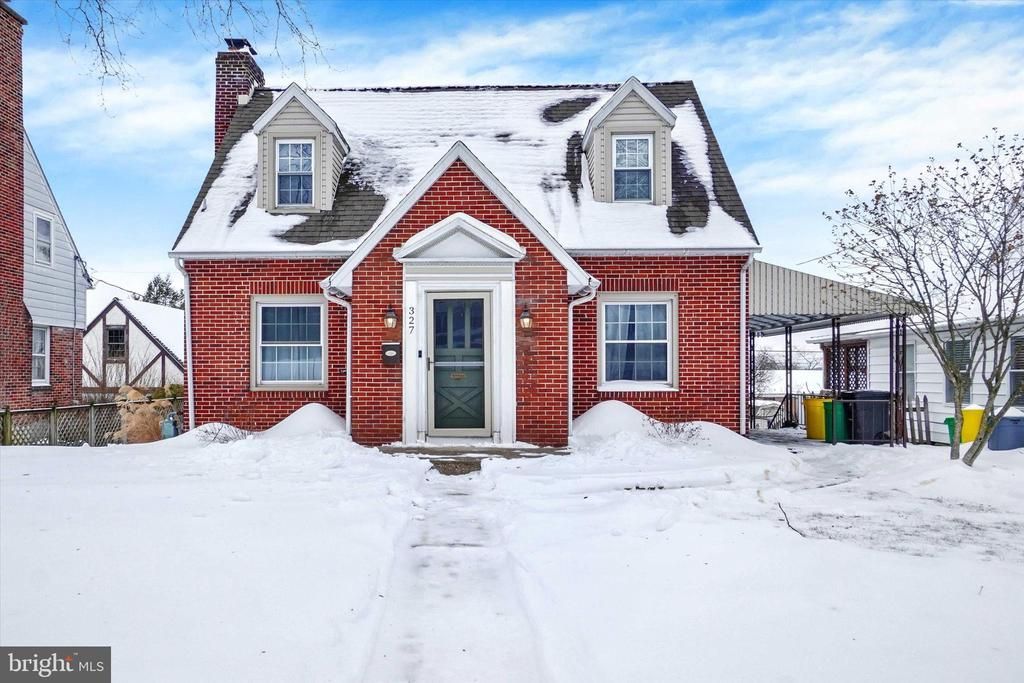 327 Creston Road, York, PA 17403 Main Photo