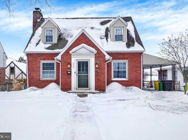 327 CRESTON ROAD, YORK, PA 17403