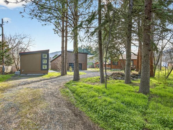 119 Madison Street, Talent, OR 97540