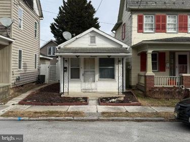 14 CHARLES STREET, HANOVER, PA 17331