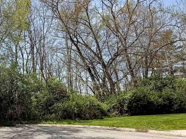 53463 Old Woodbridge Court, South Bend, IN 46637