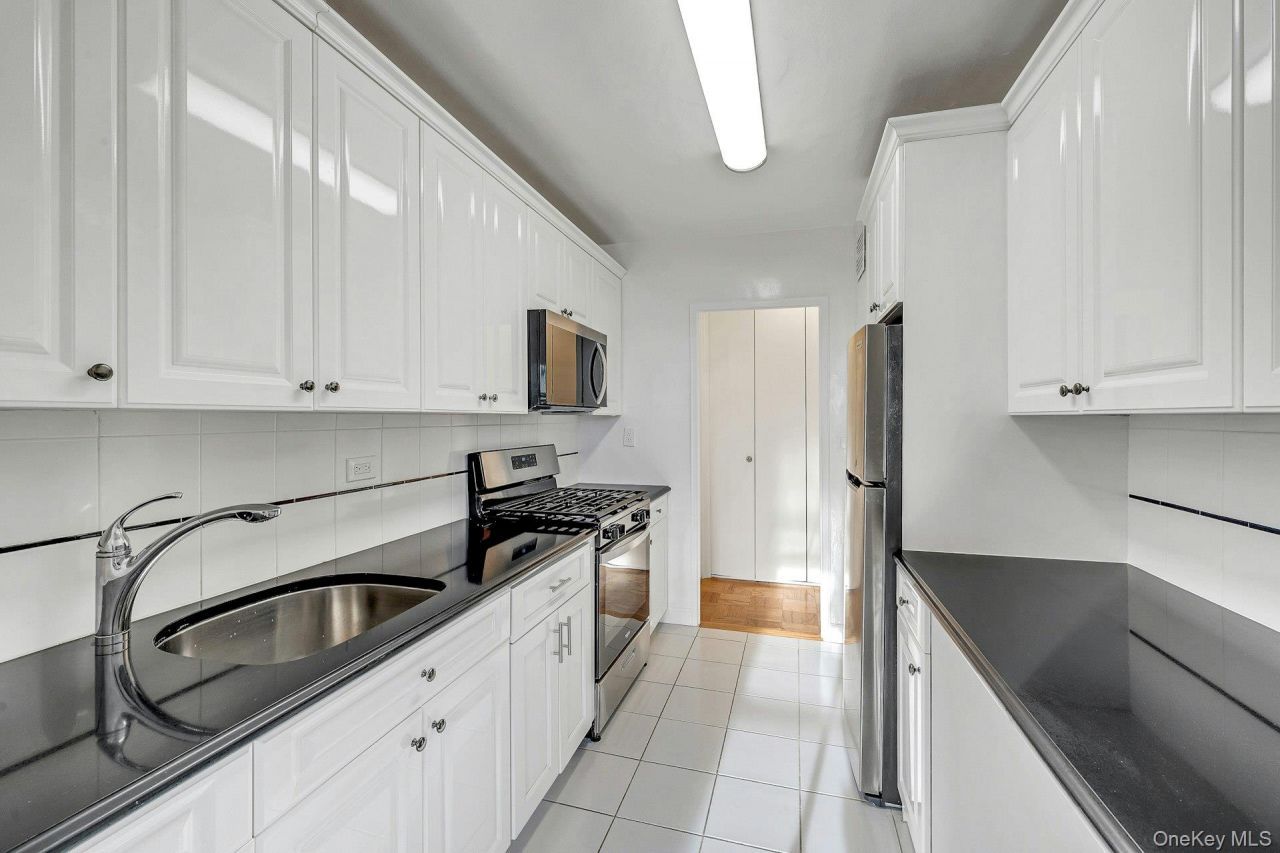 615 Palmer, Unit 1004, Yonkers, NY 10701 Main Photo