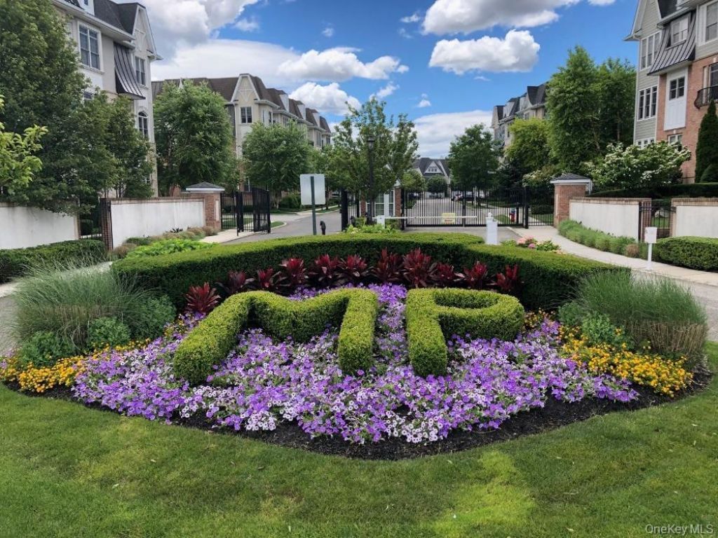 428 Trotting Lane, Unit 428, Westbury, NY 11590 Main Photo