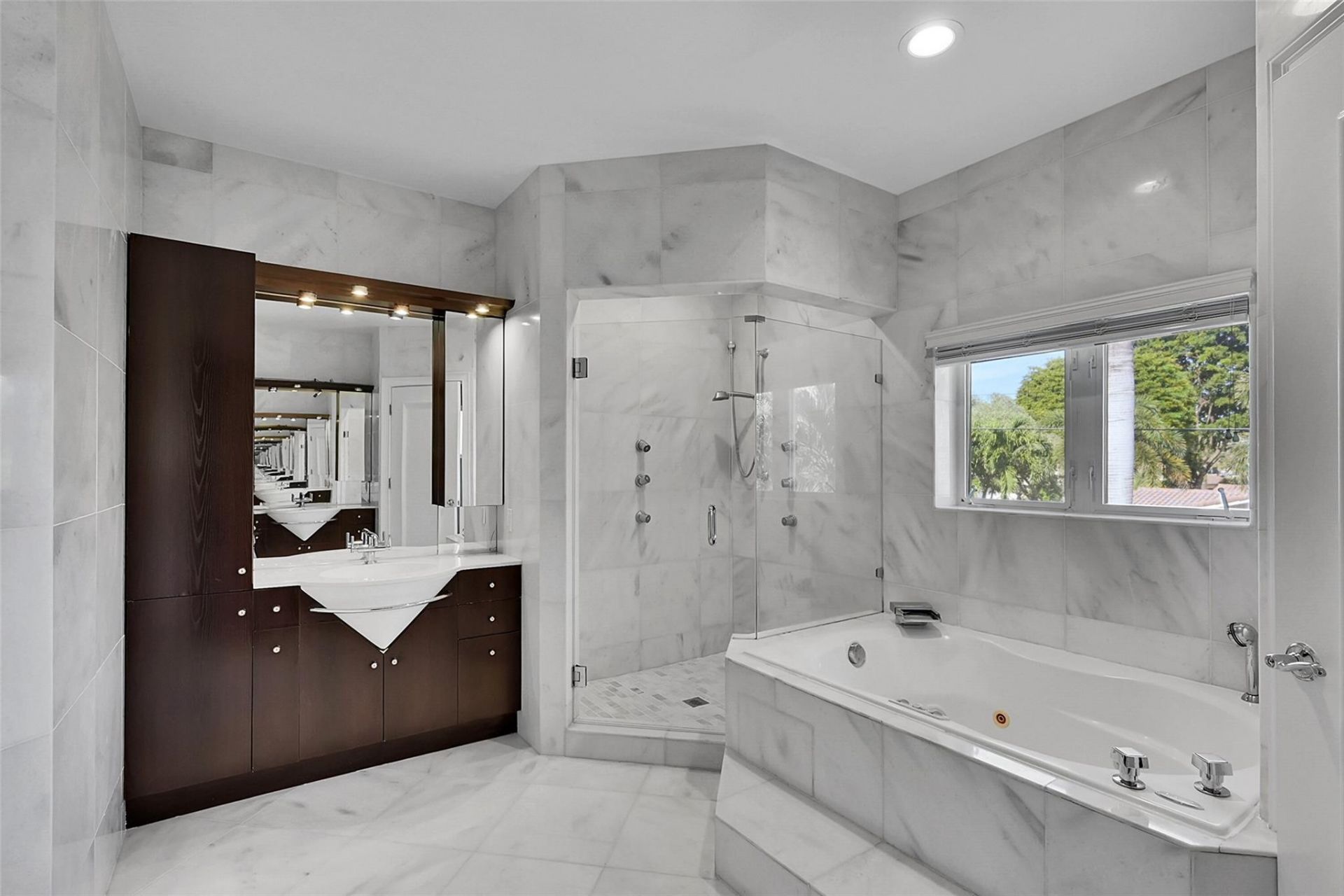 35 Fort Royal Island, Fort Lauderdale, FL 33308 Photo