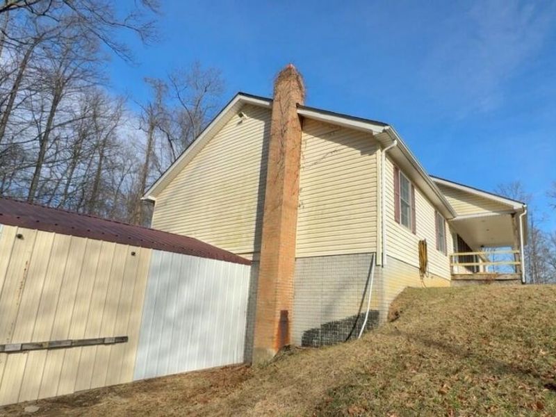 1360 W Bone Road NW, McConnelsville, OH 43756 Photo 5