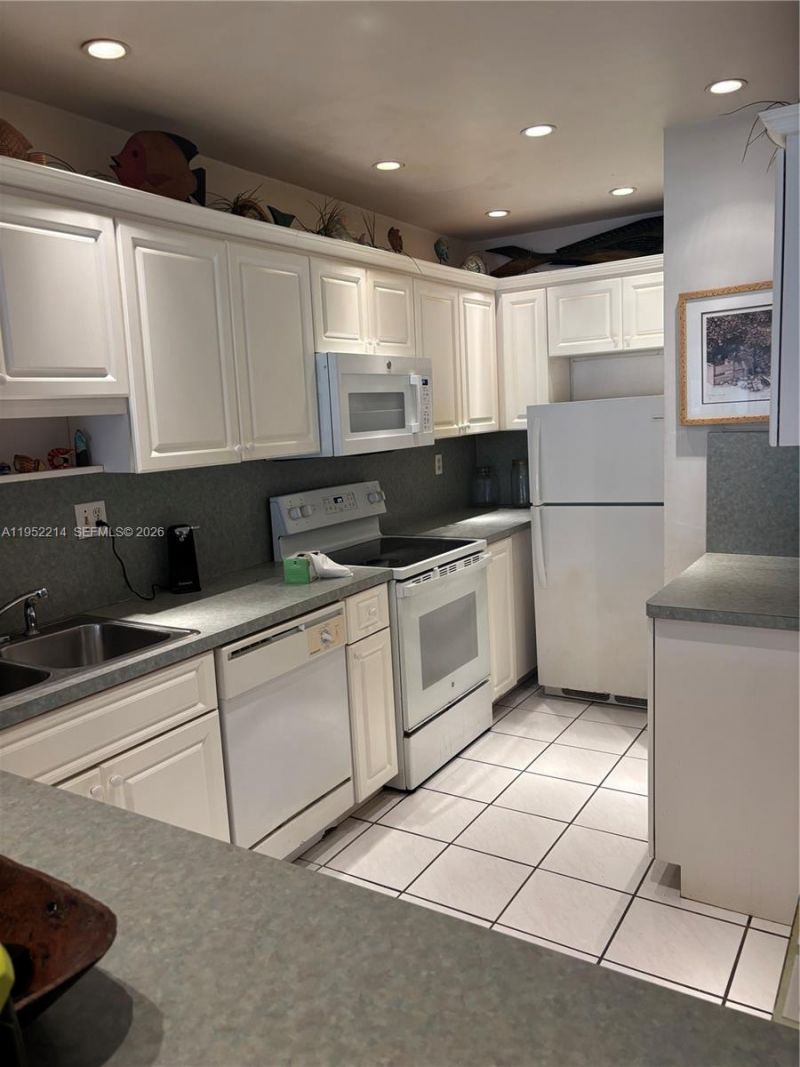 79901 Overseas Higway, Unit 204, Islamorada, FL 33036 Photo