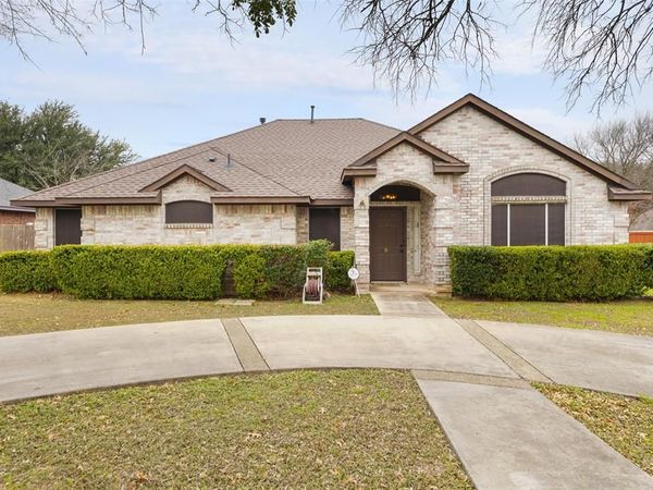 801 S Parks Drive, DeSoto, TX 75115