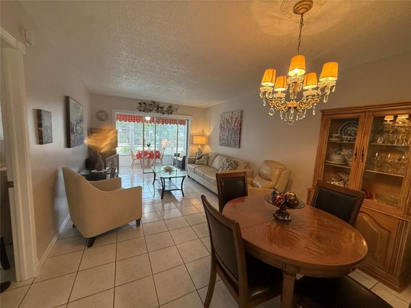 2901 NW 46th Ave, Unit 106, Lauderdale Lakes, FL 33313