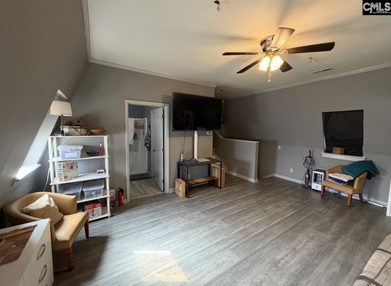 323 Knott Drive Photo 6