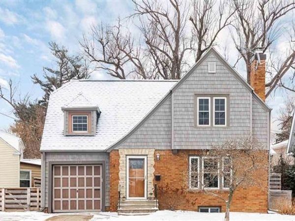 202 Forest Dr SE, Cedar Rapids, IA 52403