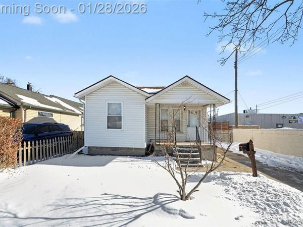 25034 Comfort, Center Line, MI 48015