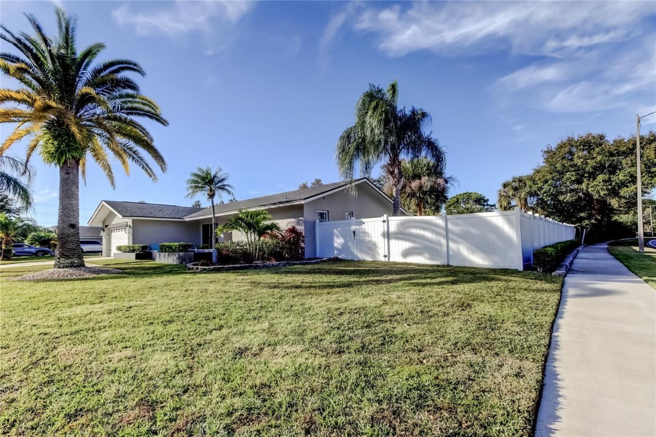 2686 Clubhouse Drive S, Clearwater, FL 33761 Photo