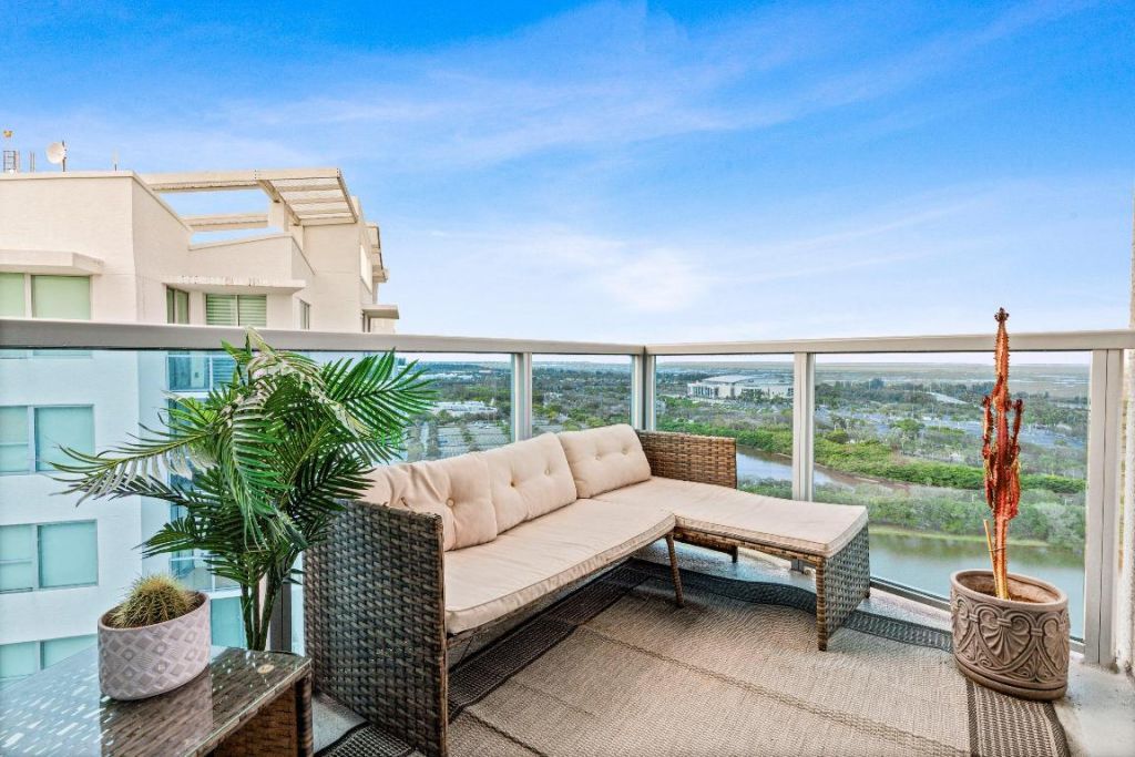 2641 N Flamingo Road, Unit 2701n, Sunrise, FL 33323 Photo