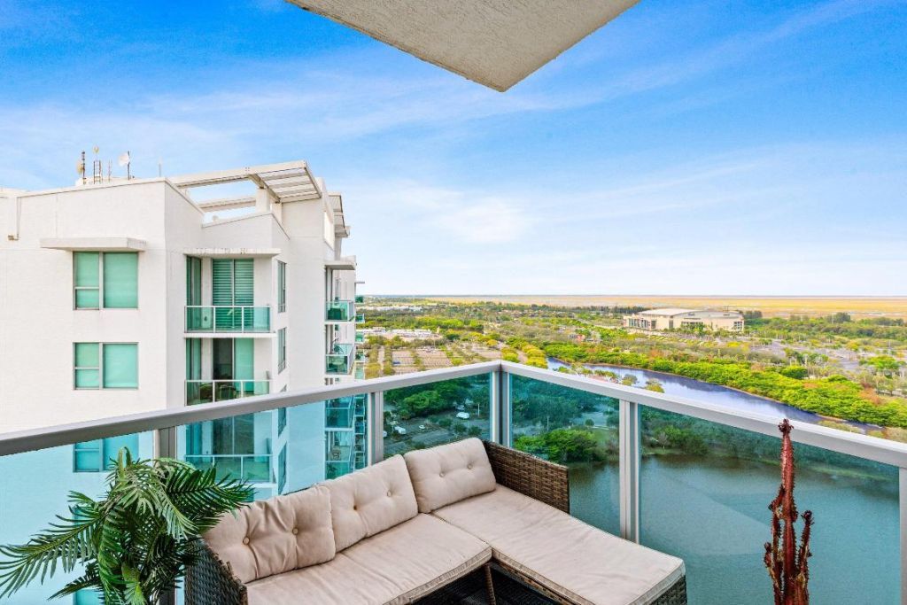 2641 N Flamingo Road, Unit 2701n, Sunrise, FL 33323 Photo