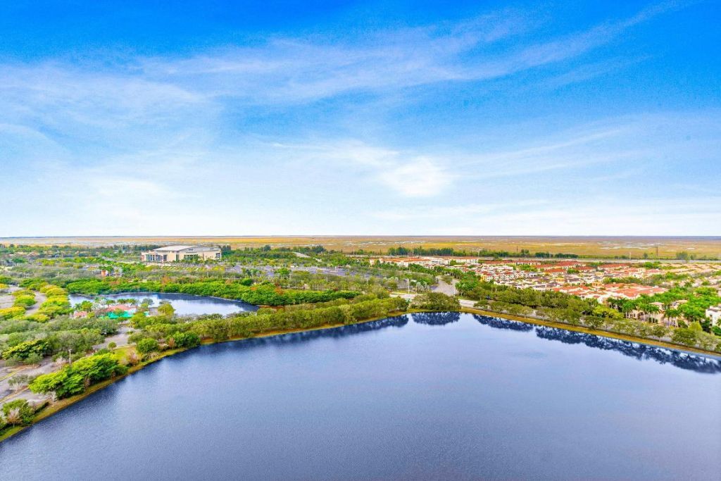 2641 N Flamingo Road, Unit 2701n, Sunrise, FL 33323 Photo