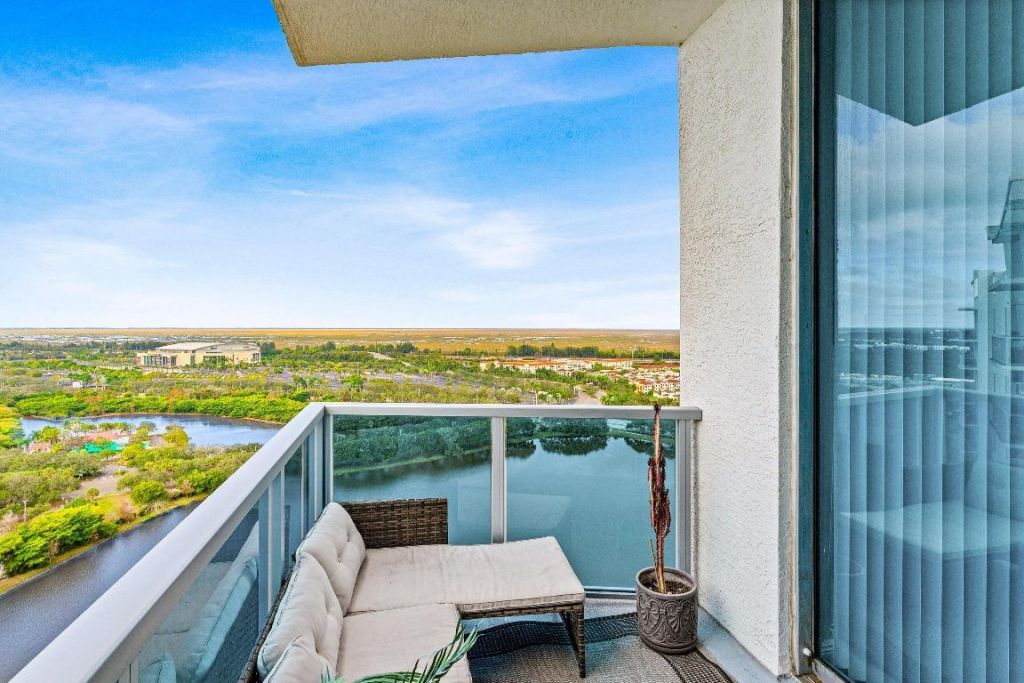 2641 N Flamingo Road, Unit 2701n, Sunrise, FL 33323 Photo