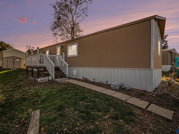 1020 N Bunker Pl, Sioux Falls, SD 57103