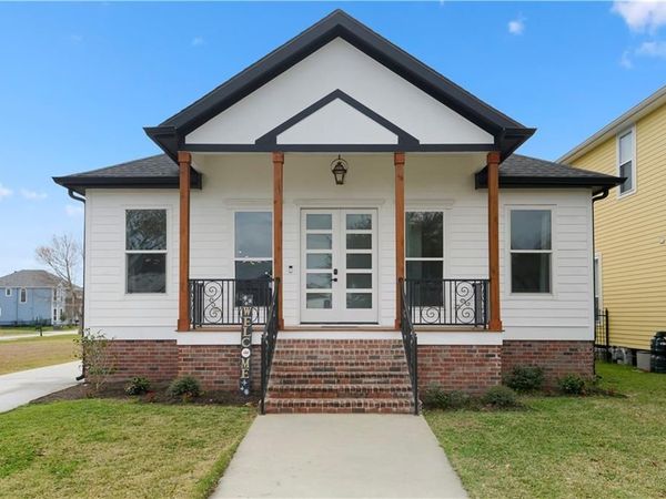 9 MONPLASIER Place, New Orleans, LA 70114