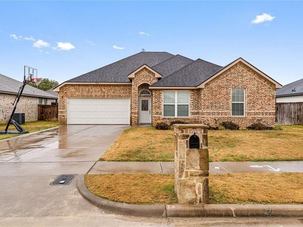 423 Stoneridge Drive, Hillsboro, TX 76645