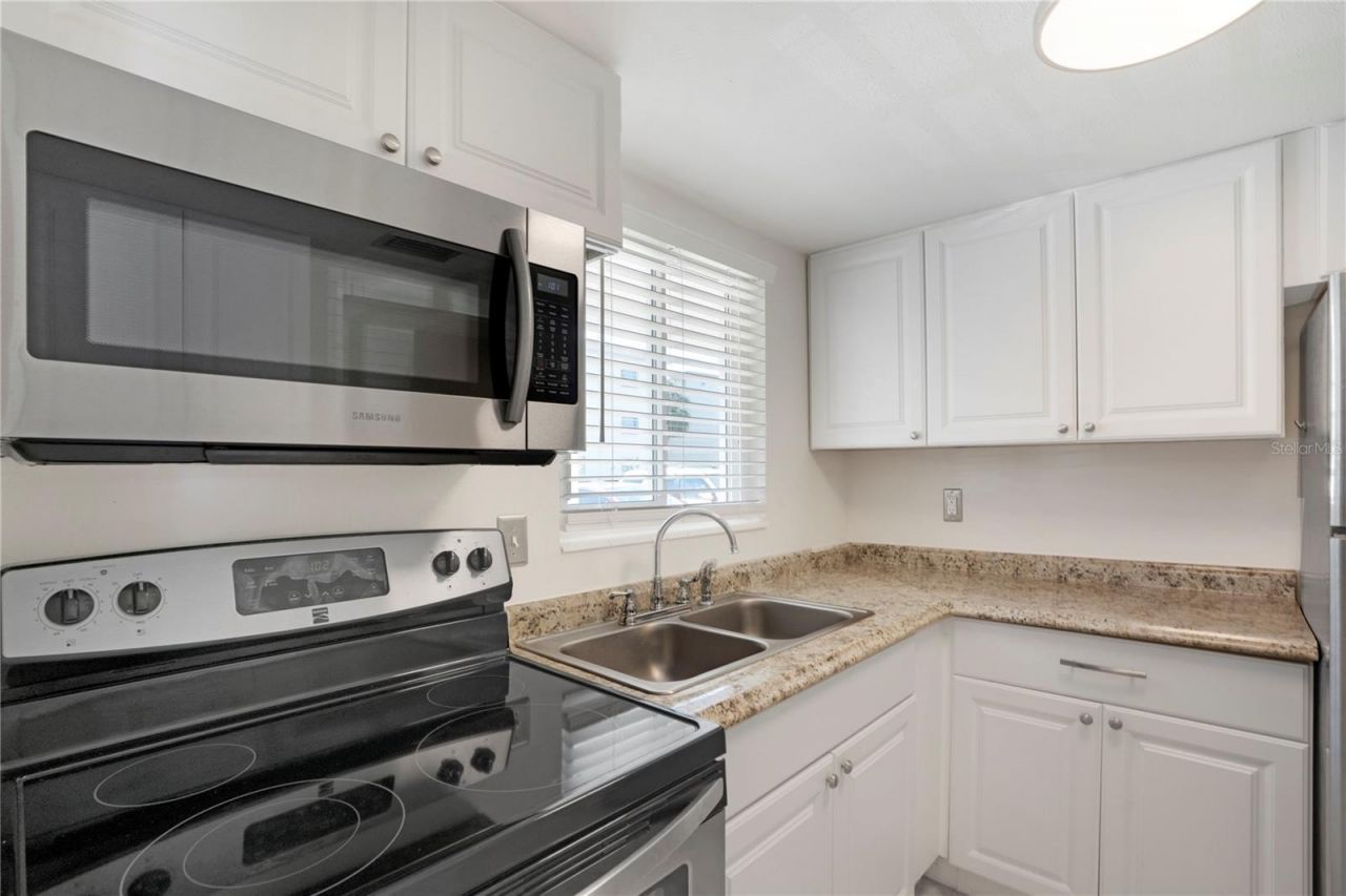 2211 Sunset Drive, Unit E3, Bradenton, FL 34207 Photo