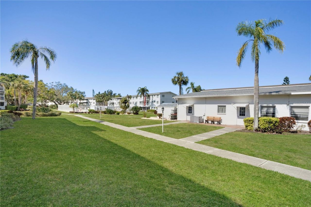 2211 Sunset Drive, Unit E3, Bradenton, FL 34207 Photo