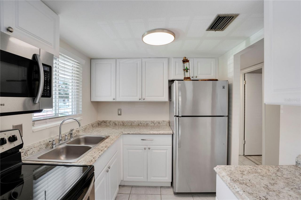 2211 Sunset Drive, Unit E3, Bradenton, FL 34207 Photo