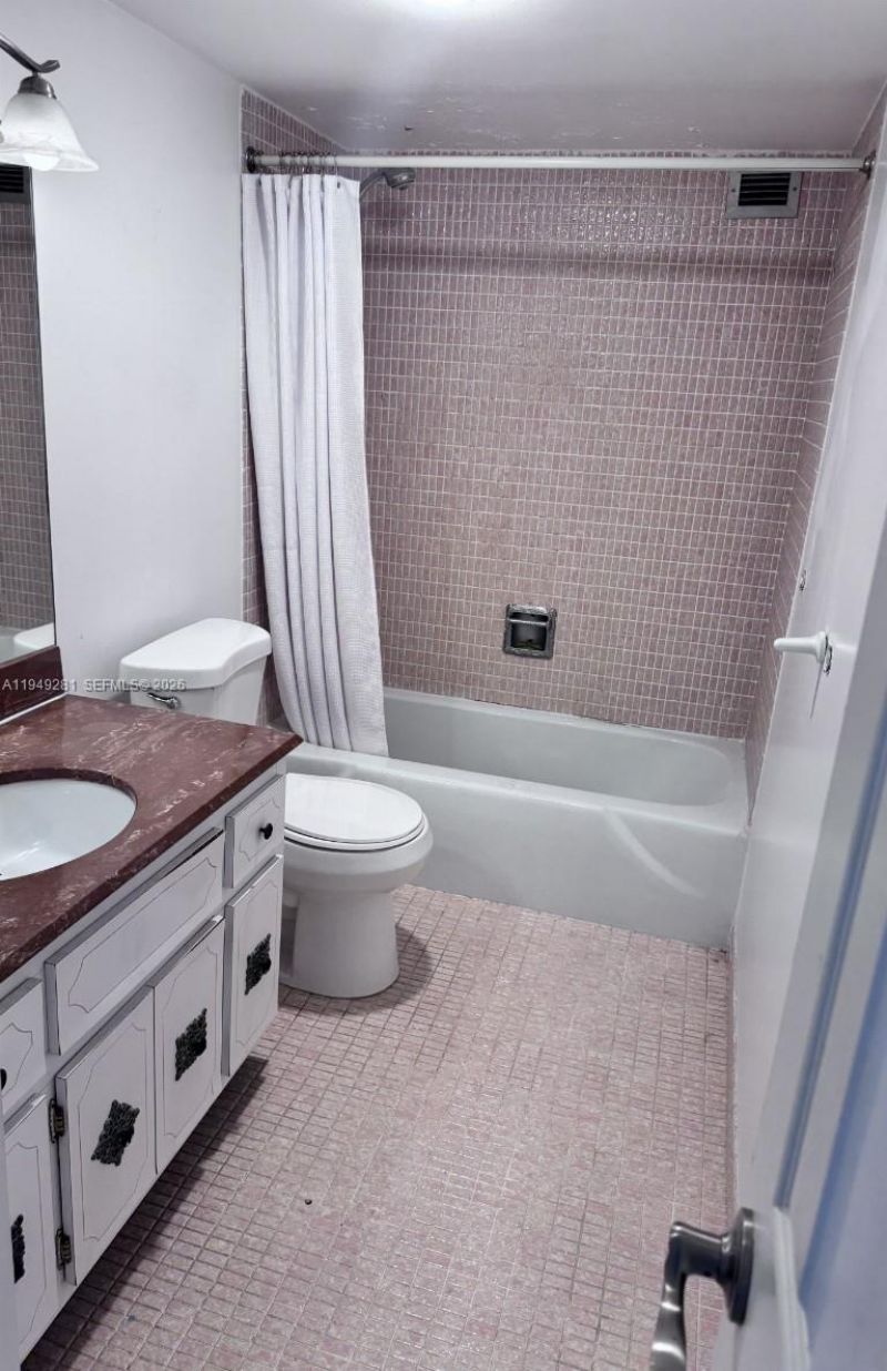 1904 S Ocean Dr, Unit 808, Hallandale Beach, FL 33009 Photo