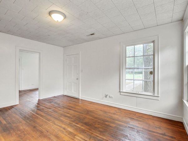 1403 Burns BLVD, Taylor, TX 76574