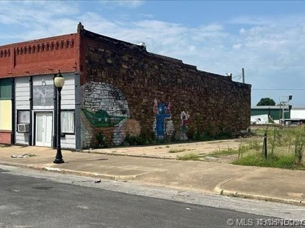 218 S Main Street , Wagoner, OK 74467