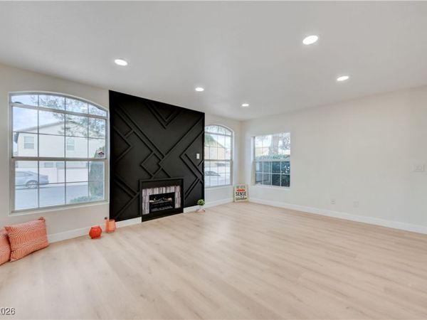 8457 Blazing Sun Avenue, Las Vegas, NV 89129