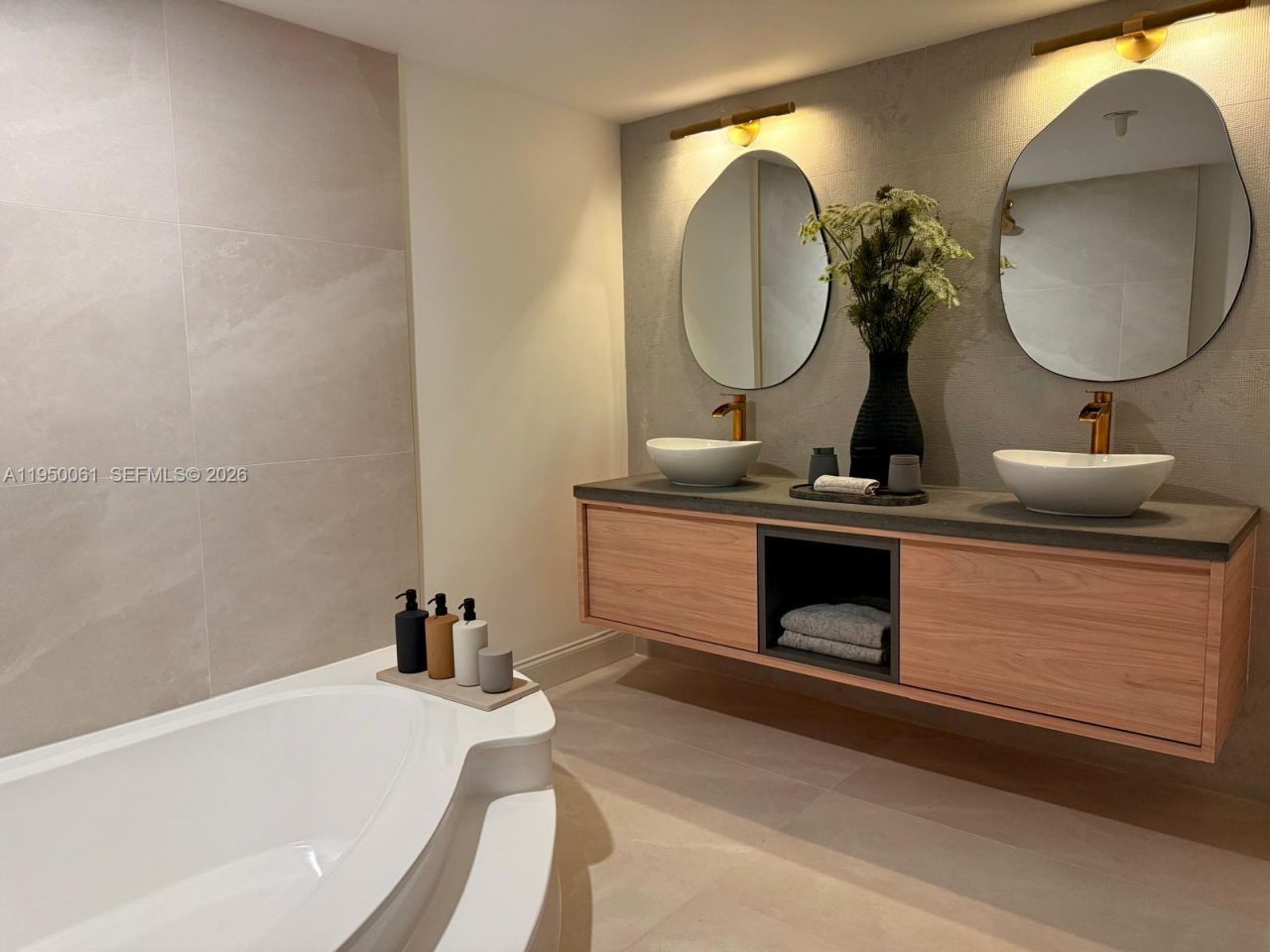 4000 Towerside Ter, Unit 804, Miami, FL 33138 Photo