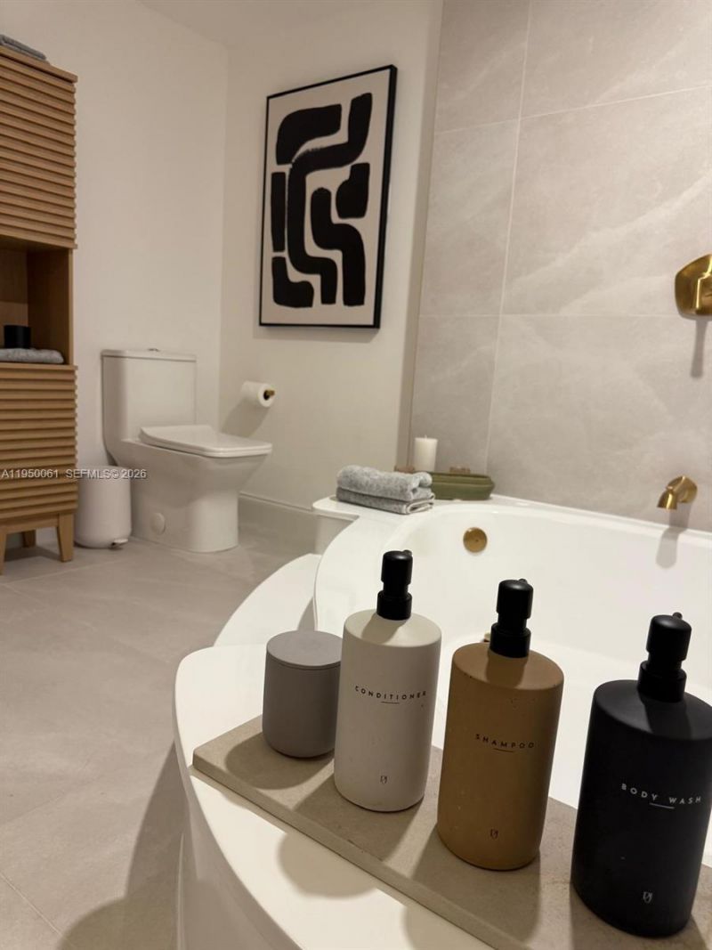 4000 Towerside Ter, Unit 804, Miami, FL 33138 Photo