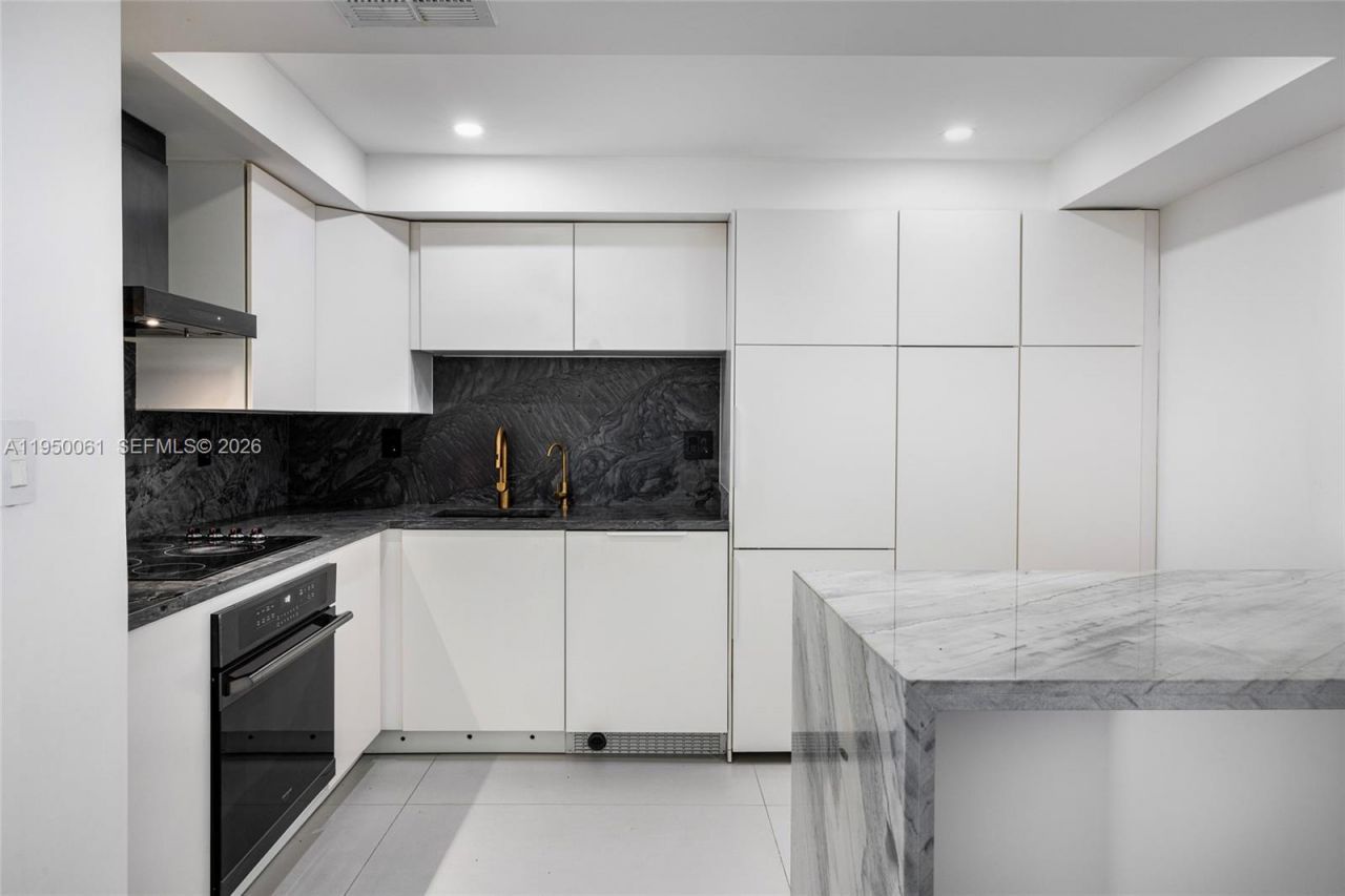 4000 Towerside Ter, Unit 804, Miami, FL 33138 Photo