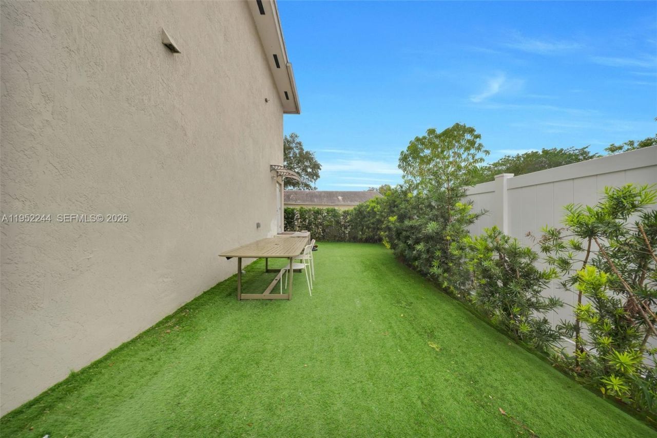 2315 NW 60th St, Miami, FL 33142 Photo