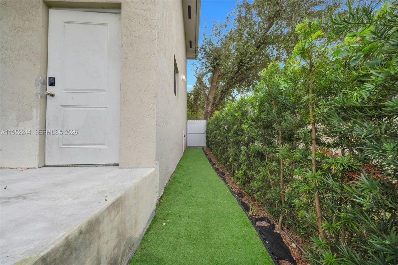 2315 NW 60th St, Miami, FL 33142 Photo